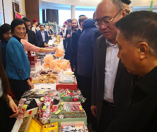 使馆义卖活动